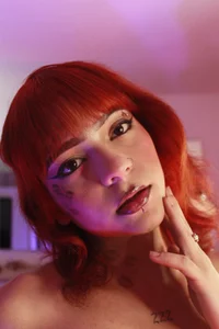 red-meggann redd🔥🍒 slika