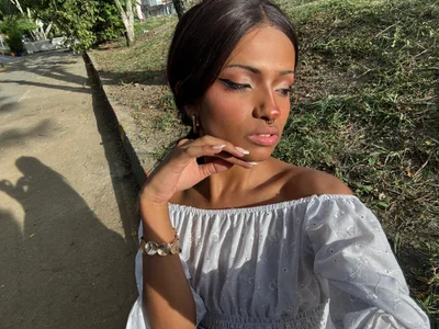 miablanc_cr DIFFERENT VIBE Poză