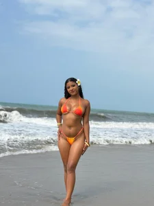 Sophia_brunette_02 beach day Pic 4