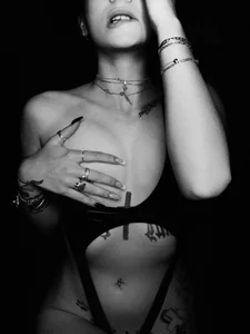 An_g_elly 🖤💭 Poză 2