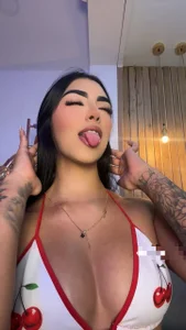 AriRobert_ Hellooo, did you miss me? Pic