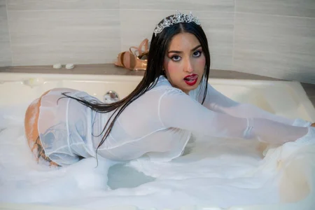 ScarlettVelvet Diamond Pic