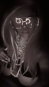 VenezuelaLuxeNoir The glasses xo Immagine  4