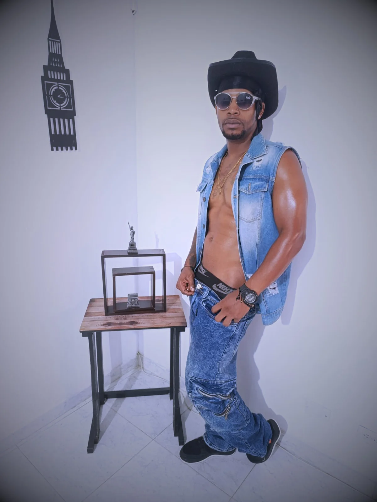Трендове зображення  109 RicoBrown777_