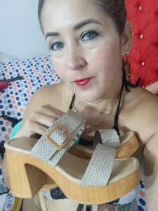 camile_milf When they ask me what shoes I have to wear in private shows Pic 7