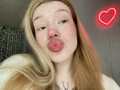 Honey___Hot Public Pic 5