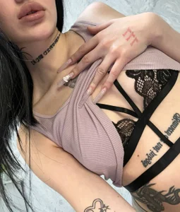 my sexy lips are waiting for you!!