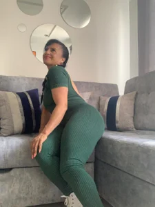 clara_heat Curves that don’t ask for permission 🔥✨💃 Pic 2