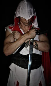 Zdjęcia dirty-boss Put on an Assassin costume with a metal chain mail sword 1600 tokens:  7