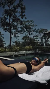 TommyTiffany: enjoying the sun by the pool ( 5 фото)