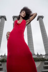 NaomiSteward: Lady in red ❤️🔥 too hot to resist… every curve a temptation ( 2 фото)