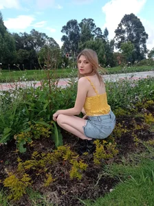 Cherryxx Public  4টি ছবি