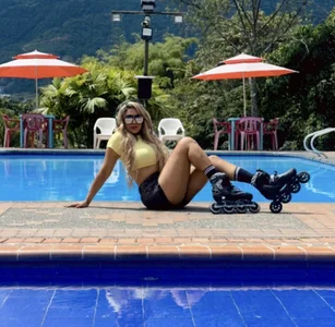 Agatha210: 🛼🛼💦 ( 2 фото)