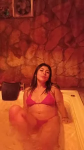 Time to relax in a jacuzzi 💧🛀 de Skarlet_04 Foto 2