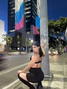Kisses_Sophia kullanıcısının Me, being naughty in the street, showing off my body 🍑 albümü -  3 fotoğraf