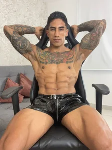 AdanReillyのleather5の枚の写真