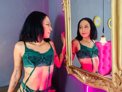 ChanelleJohnson_: Public ( 9 фото)