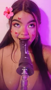 klhoe_boobs My purple world 💜🤫 Foto 3