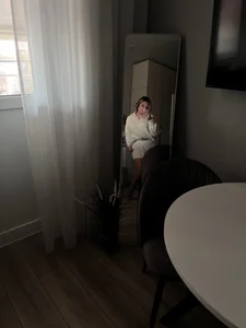 Monika_3065 Public Pic 4