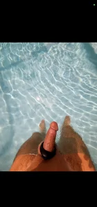 theclubist111 Cick vibrating I my pool! Pic 2