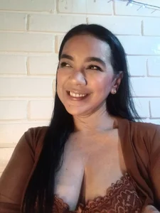 Mia-Velasquez hello im Mia Bilde