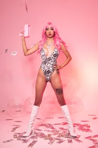 LillyThompson Pink vibes Pic