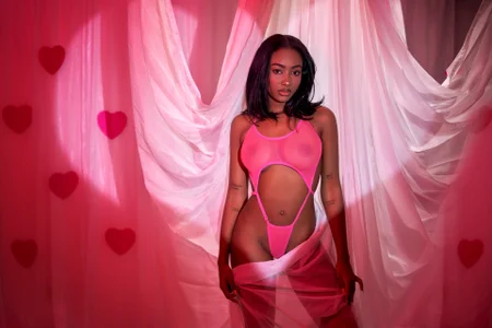 Careful… I might be exactly your type 😏✨ de dalilaqueen  3 photos