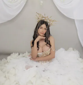 MsHannaSaint: Goddess ( 2 фото)