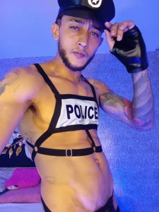 👮‍♂️🥵👀 de jonas_conor Foto