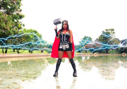 Sariitaa_ The strongest woman Foto 4