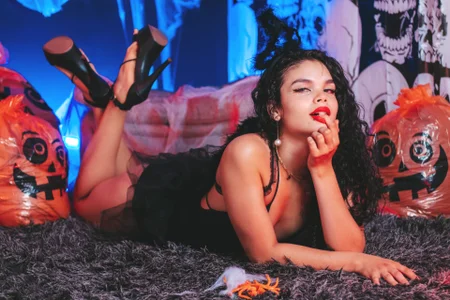 GiaFaaris I will be your devil on your Halloween day Foto 9