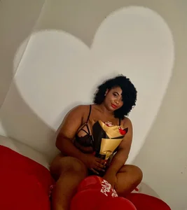 Tyra_Privacy happy valentine টি ছবি