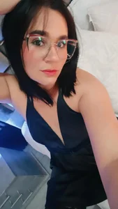 Sienarosewood On a hot dress 🤤🖤 Foto 2