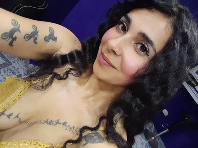 Meganmilk1 me Foto 2