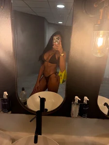 KinkyKirstiexx Public Pic 3