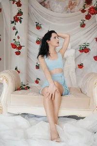 Dearly_kitty: In the Red Rose Garden ( 3 фото)