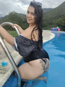 Isabella_cherry69Pool Day图片 3