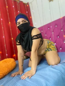 Falak-Yasin Do you want to be with me for a moment Poză