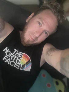 MrPurple999 Public টি ছবি