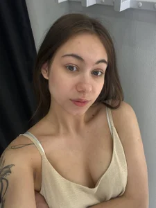 Trying on a dress👗 od DaynaMacha  5 snímek