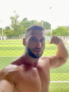 RONNIE_X Public - {count, plural, one {תמונה אחת} two {שתי תמונות} many {# תמונות} other {# תמונות}}