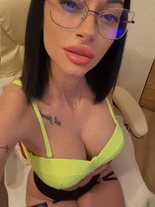 kissnicol32 kisses Pic 2