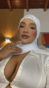 Amira-Zahra Public Billede 4