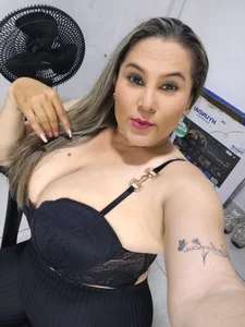 Samantha-big-tits's XXX Nude Photo 2