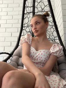 JulieLupo I love my balcony, I spend a lot of time on it, relax in a blanket, sometimes look out the window🤩 Billede 3