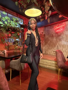 bella__honey In a nice restaurant🩷🥩 Pic
