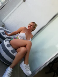 RafaellaSanta Public Pic 3