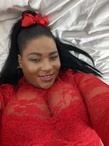 CurvySashiaRed lady for the night Bild 9