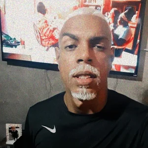 Eu de Latrel7SPENCER  4 Imagens