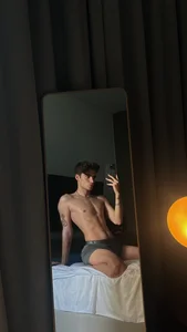 Public de camerontwink  9 Imagens